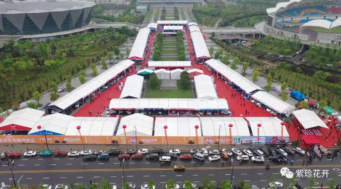 快來(lái)看！！！??邵陽(yáng)車(chē)展上開(kāi)來(lái)了一輛造型獨(dú)特的電車(chē)