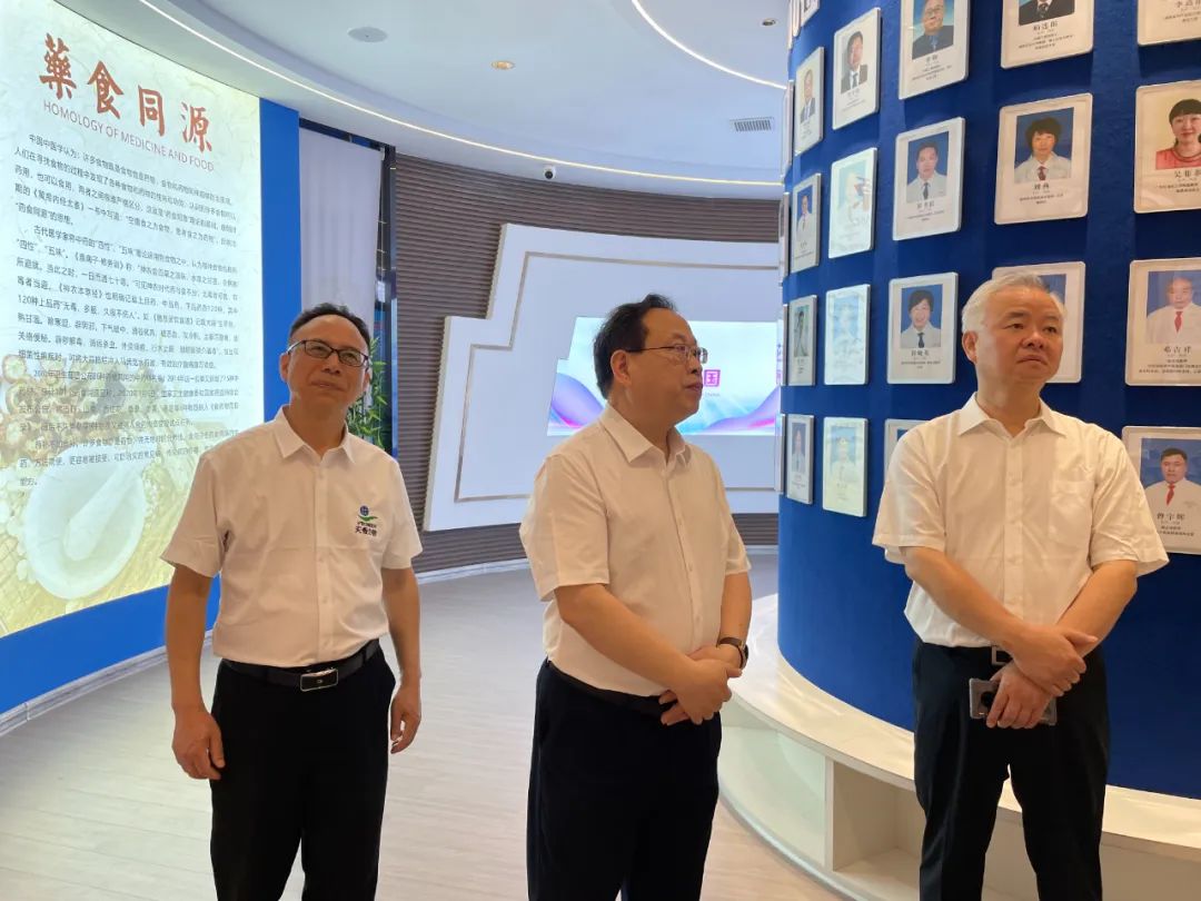 湖南天香生物公司與省中醫(yī)藥研究院簽訂產(chǎn)學(xué)研合作協(xié)議