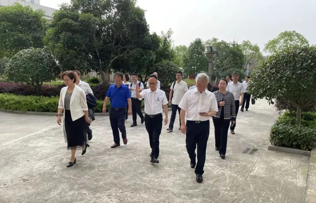 湖南省中醫藥研究院葛金文院長和邵陽市各級領導專家蒞臨天香生物產業園考察指導
