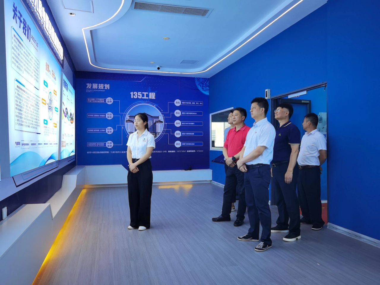 市人大羅早林主任陪同農業農村部鄉村振興專家一行到邵陽紅出貨倉-天香生物產業園考察指導