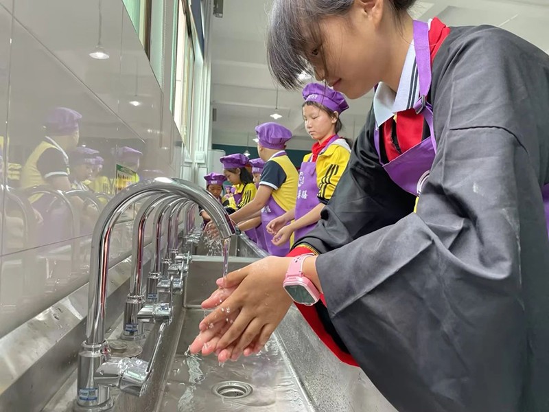 邵陽市五里牌小學(xué)“民族團結(jié)話中秋”活動在玖味中醫(yī)藥膳研學(xué)實踐教育基地順利舉行