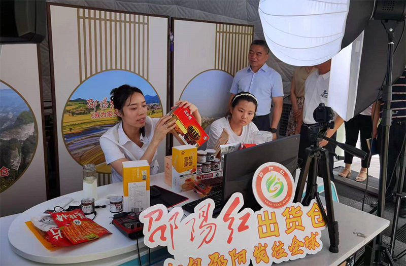 邵陽市委常委、常務副市長王永紅一行領導到邵陽紅出貨倉-天香生物產(chǎn)業(yè)園考察指導