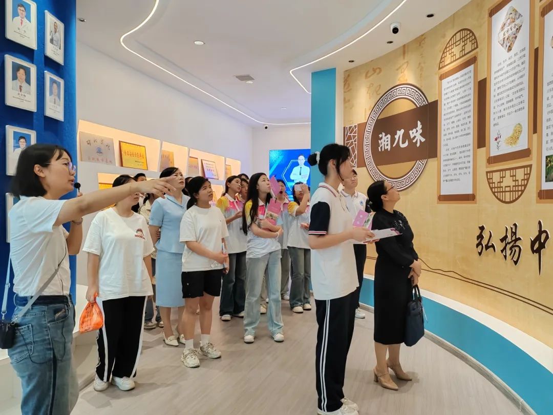 湖南九味中醫藥研學實踐教育基地迎來了一場別開生面的研學實踐活動