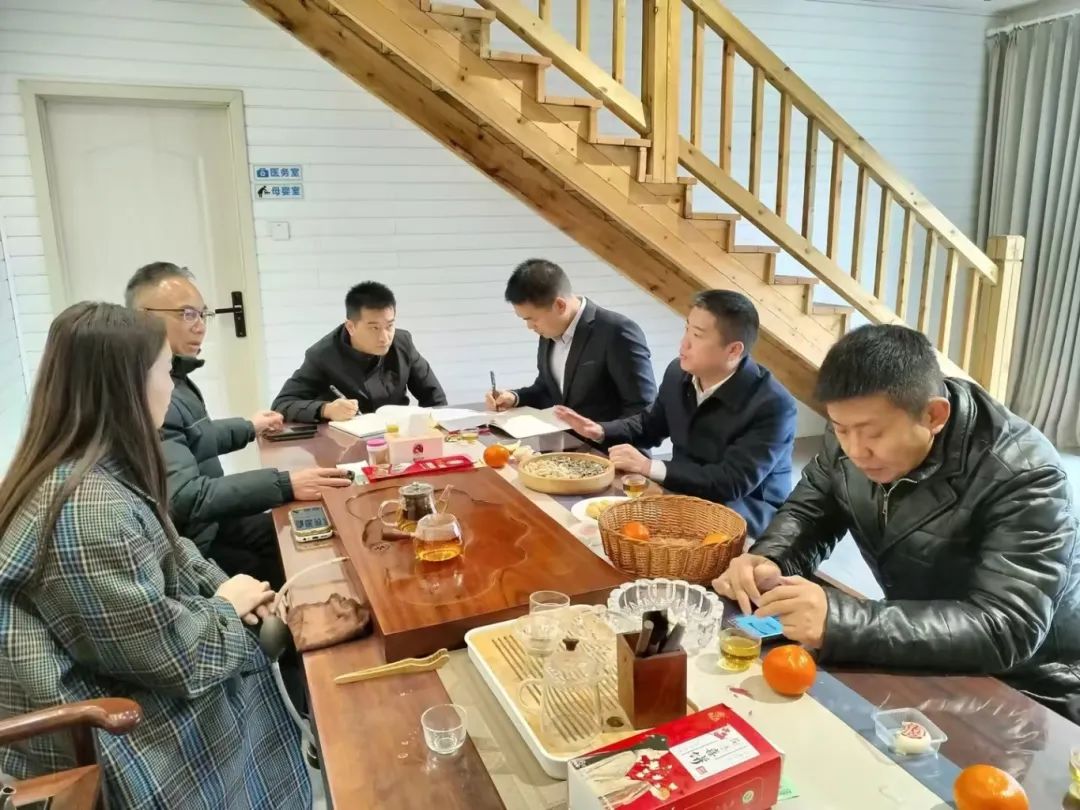 邵陽(yáng)市經(jīng)濟(jì)開發(fā)區(qū)黨工委書記、管委會(huì)主任劉文龍一行到天香生物走訪調(diào)研